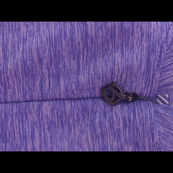 Like New Women’s Workout Top with Pockets - Picture 4 of 7